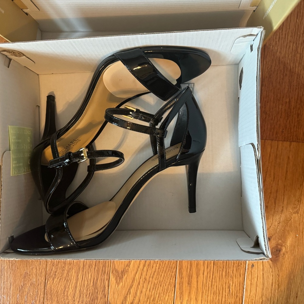 Michael Kors Simone black patent leather strap 3”heel size 7